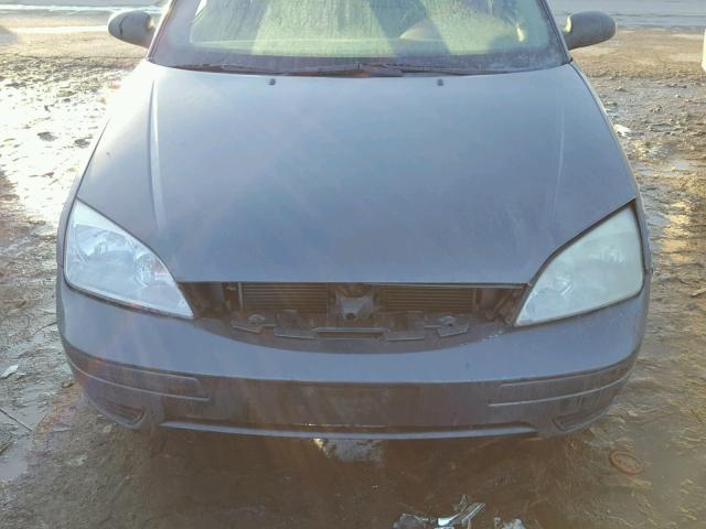 1FAFP34N25W105050 - 2005 FORD FOCUS ZX4 GRAY photo 7