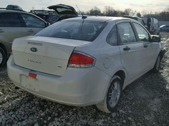 1FAHP3FN3AW109625 - 2010 FORD FOCUS SE WHITE photo 4