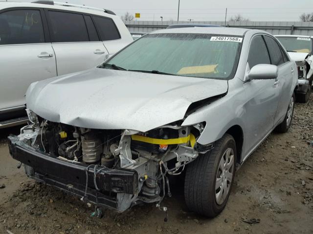 4T1BF3EK2AU538014 - 2010 TOYOTA CAMRY BASE SILVER photo 2