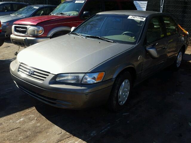 4T1BG22K6VU135929 - 1997 TOYOTA CAMRY CE GRAY photo 2