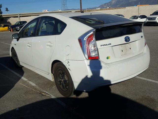 JTDKN3DU3E0382590 - 2014 TOYOTA PRIUS WHITE photo 3