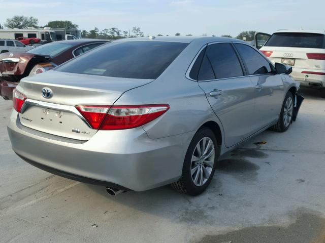 4T1BD1FK8HU202080 - 2017 TOYOTA CAMRY HYBR SILVER photo 4