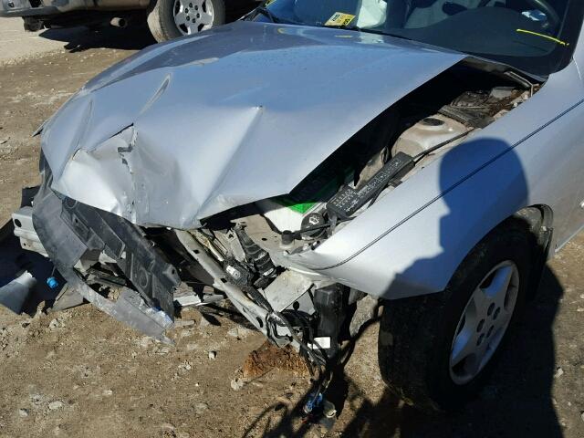 1G1JC52F247334806 - 2004 CHEVROLET CAVALIER SILVER photo 9