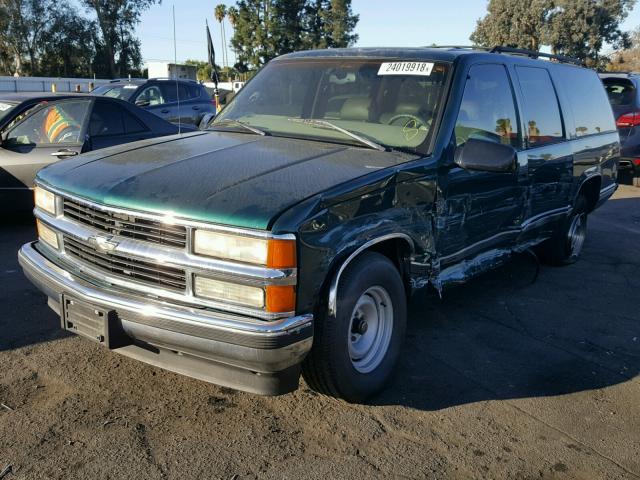 3GNEC16RXVG185757 - 1997 CHEVROLET SUBURBAN C GREEN photo 2