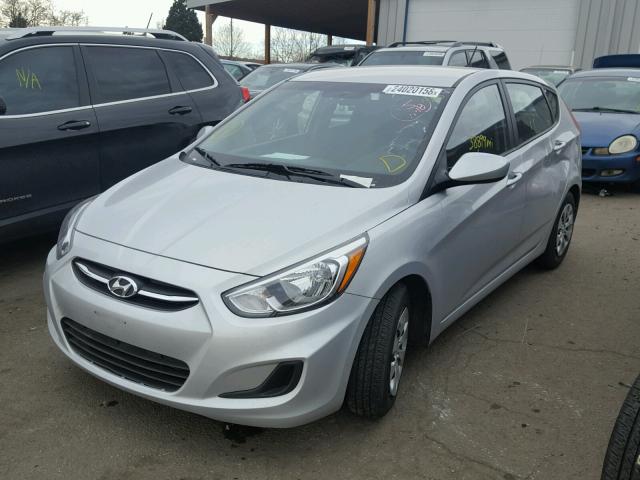 KMHCT5AE6GU284468 - 2016 HYUNDAI ACCENT SE SILVER photo 2