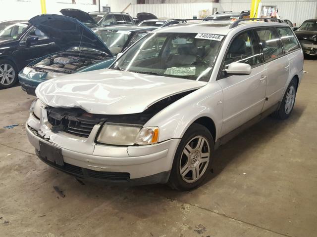 WVWWH23B9YE236494 - 2000 VOLKSWAGEN PASSAT GLX SILVER photo 2
