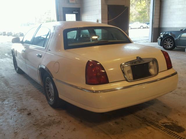 1LNHM83W01Y607679 - 2001 LINCOLN TOWN CAR C WHITE photo 3