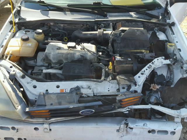 1FAFP34P03W199766 - 2003 FORD FOCUS SE WHITE photo 7