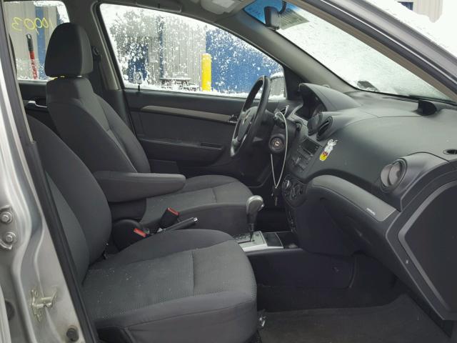 KL1TD56E09B301541 - 2009 CHEVROLET AVEO LS SILVER photo 5