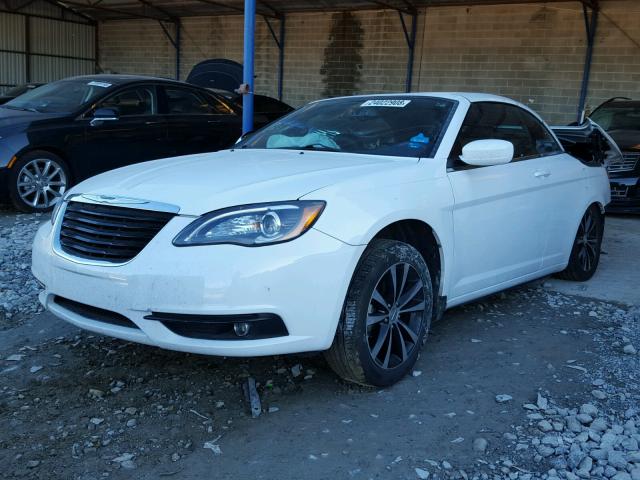 1C3BCBGG6CN186850 - 2012 CHRYSLER 200 S WHITE photo 2