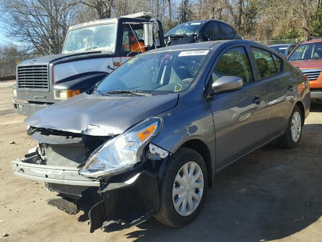 3N1CN7AP9HL855557 - 2017 NISSAN VERSA S GRAY photo 2