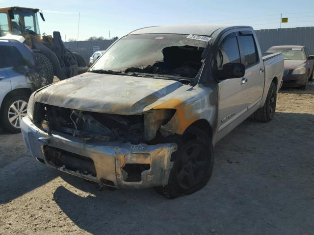 1N6BA07A76N557324 - 2006 NISSAN TITAN XE SILVER photo 2