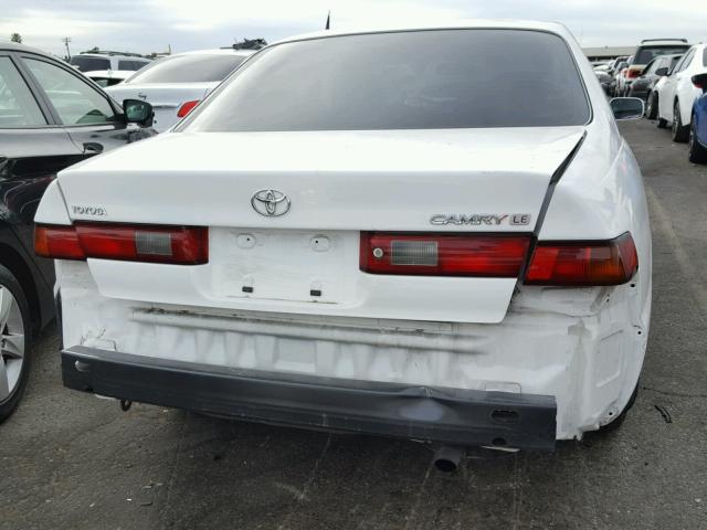 JT2BG22K0X0321134 - 1999 TOYOTA CAMRY LE WHITE photo 10