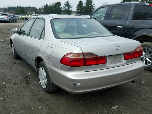 1HGCG6657XA146139 - 1999 HONDA ACCORD LX BEIGE photo 3