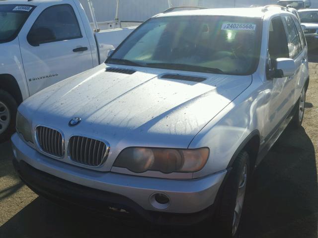 WBAFB33551LH10525 - 2001 BMW X5 4.4I SILVER photo 2