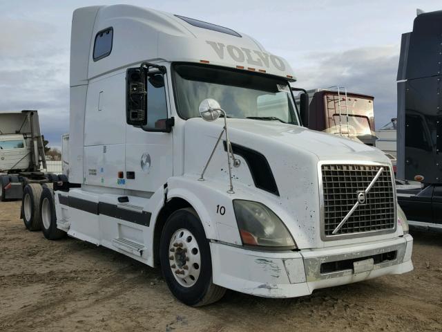 4V4NC9TJ66N421663 - 2006 VOLVO VN VNL WHITE photo 1