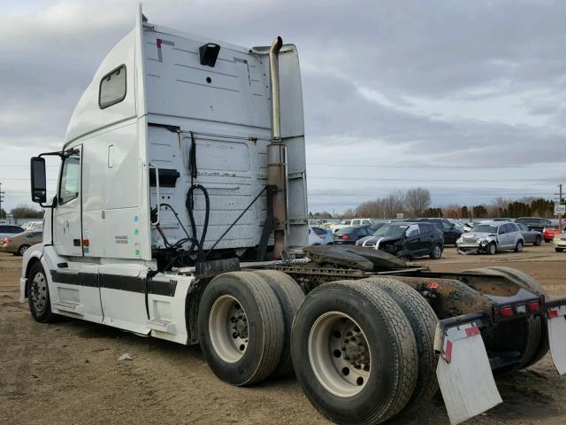 4V4NC9TJ66N421663 - 2006 VOLVO VN VNL WHITE photo 3