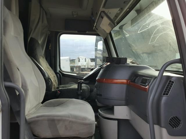 4V4NC9TJ66N421663 - 2006 VOLVO VN VNL WHITE photo 5