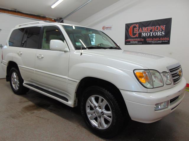 JTJHT00W443542329 - 2004 LEXUS LX 470 WHITE photo 2