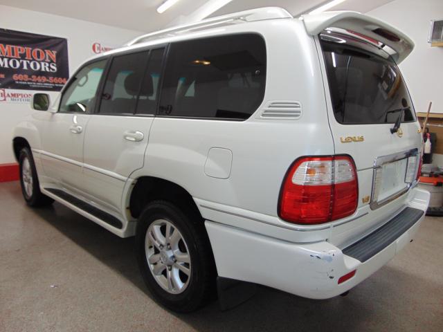 JTJHT00W443542329 - 2004 LEXUS LX 470 WHITE photo 4