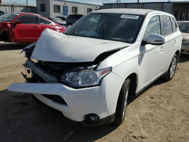 JA4AD3A38EZ014731 - 2014 MITSUBISHI OUTLANDER WHITE photo 2