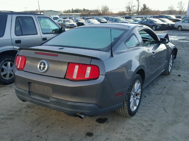 1ZVBP8AN2A5181049 - 2010 FORD MUSTANG GRAY photo 4