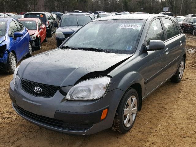 KNADE163466137424 - 2006 KIA RIO 5 GRAY photo 2