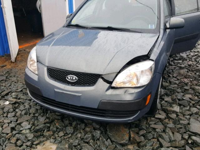 KNADE163466137424 - 2006 KIA RIO 5 GRAY photo 9