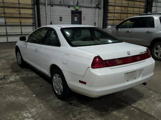 1HGCG224XYA038072 - 2000 HONDA ACCORD LX WHITE photo 3