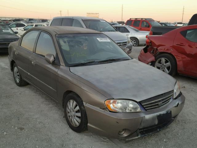 KNAFB121525150589 - 2002 KIA SPECTRA BA GOLD photo 1