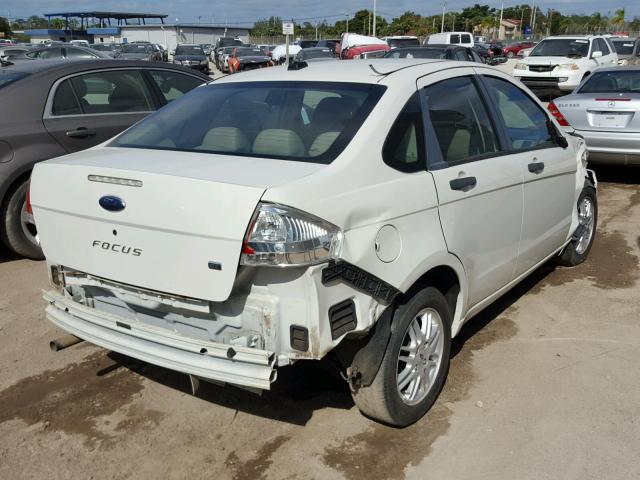 1FAHP35N59W144552 - 2009 FORD FOCUS SE WHITE photo 4