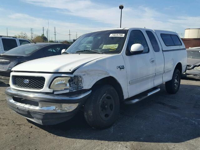 1FTZX176XWKB76005 - 1998 FORD F150 WHITE photo 2