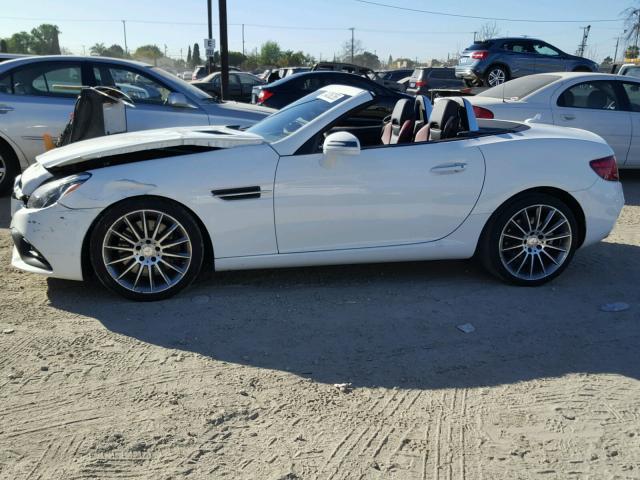 WDDPK3JA3HF129012 - 2017 MERCEDES-BENZ SLC 300 WHITE photo 6