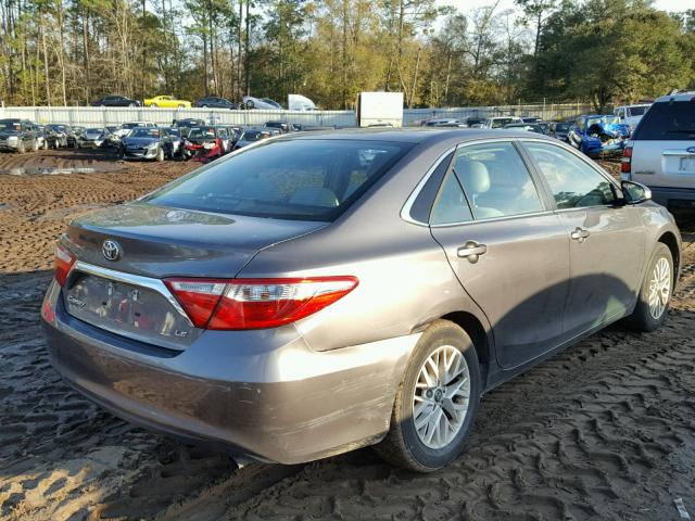 4T1BF1FK5GU578051 - 2016 TOYOTA CAMRY LE GRAY photo 4