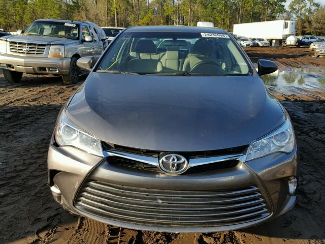 4T1BF1FK5GU578051 - 2016 TOYOTA CAMRY LE GRAY photo 9