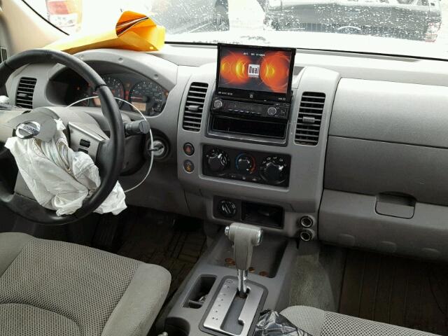 1N6AD07W45C416820 - 2005 NISSAN FRONTIER C WHITE photo 9