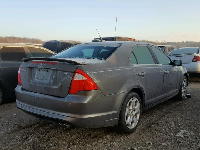 3FAHP0HA5BR200408 - 2011 FORD FUSION SE GRAY photo 4