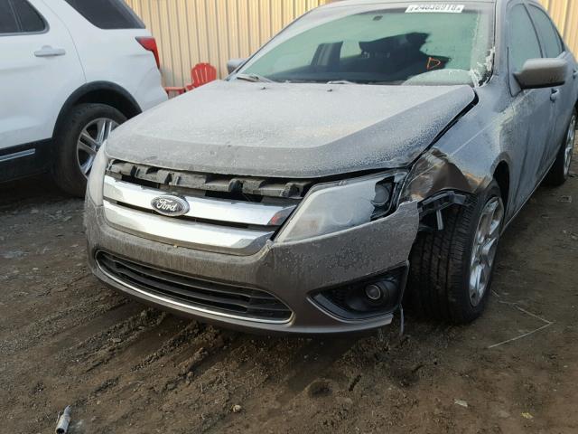 3FAHP0HA5BR200408 - 2011 FORD FUSION SE GRAY photo 9