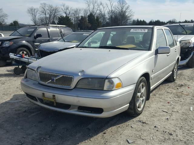 YV1LS61JXY2658940 - 2000 VOLVO S70 BASE SILVER photo 2