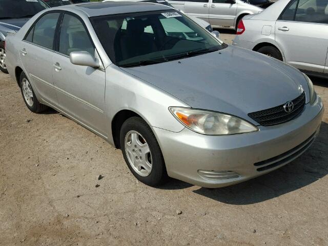 4T1BE32K52U521880 - 2002 TOYOTA CAMRY LE SILVER photo 1
