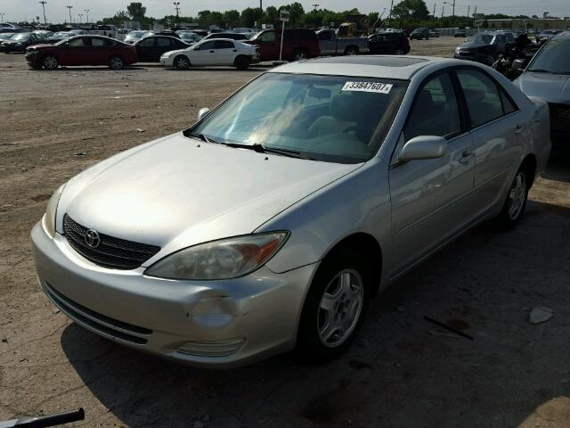 4T1BE32K52U521880 - 2002 TOYOTA CAMRY LE SILVER photo 2