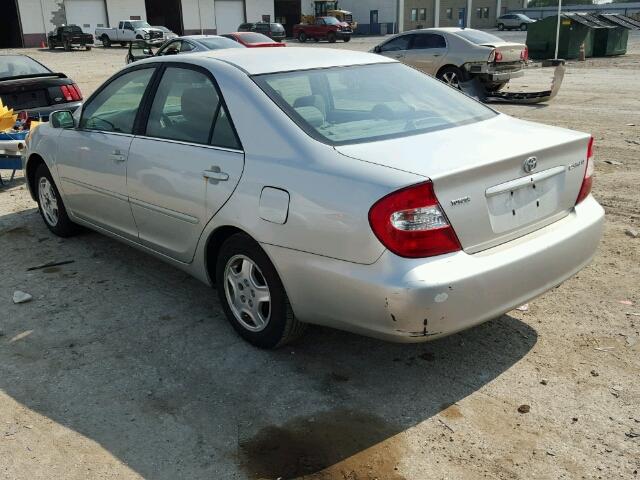 4T1BE32K52U521880 - 2002 TOYOTA CAMRY LE SILVER photo 3