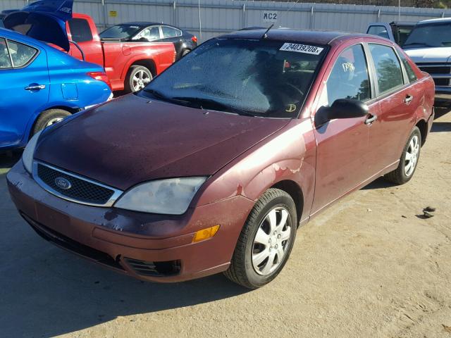 1FAHP34N76W175086 - 2006 FORD FOCUS ZX4 RED photo 2