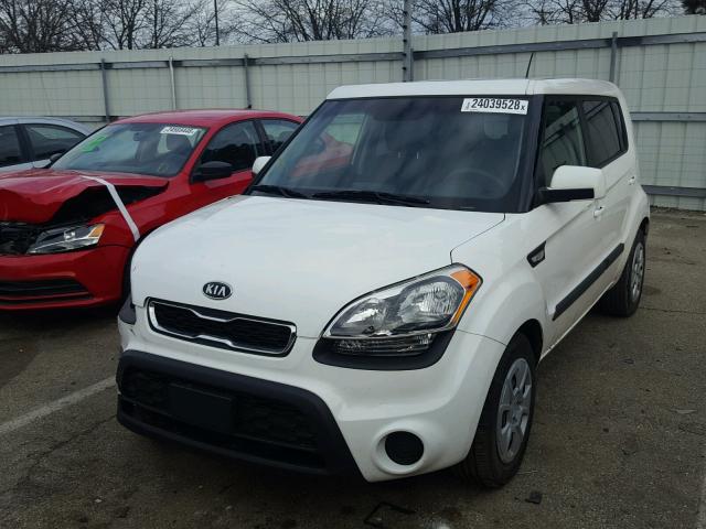 KNDJT2A52C7435678 - 2012 KIA SOUL WHITE photo 2