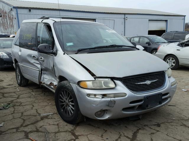 1C4GP54L5YB634044 - 2000 CHRYSLER TOWN & COU SILVER photo 1