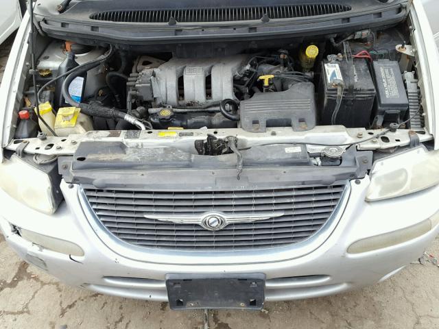 1C4GP54L5YB634044 - 2000 CHRYSLER TOWN & COU SILVER photo 7