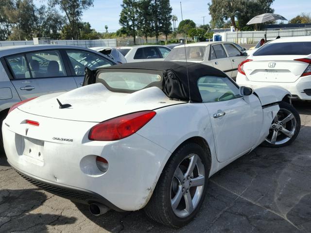 1G2MB35BX6Y119213 - 2006 PONTIAC SOLSTICE WHITE photo 4