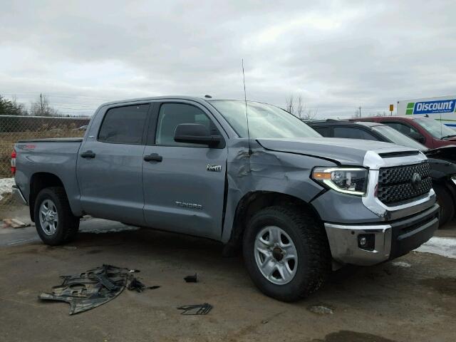 5TFDY5F1XJX687648 - 2018 TOYOTA TUNDRA CRE GRAY photo 1