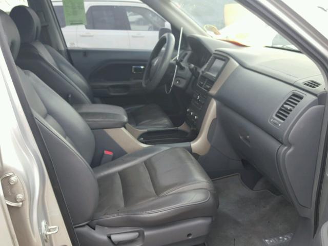 5FNYF28716B023490 - 2006 HONDA PILOT EX SILVER photo 5