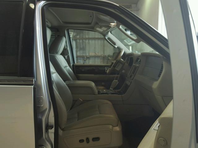 5LMJJ2H53AEJ02354 - 2010 LINCOLN NAVIGATOR SILVER photo 5